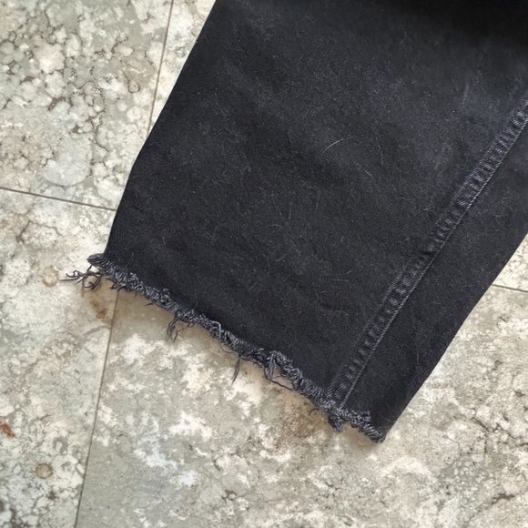 SHIPS FREE Everlane Way High Jeans in Coal Black Wash, Size 32 Long with raw hem - Picture 5 of 8